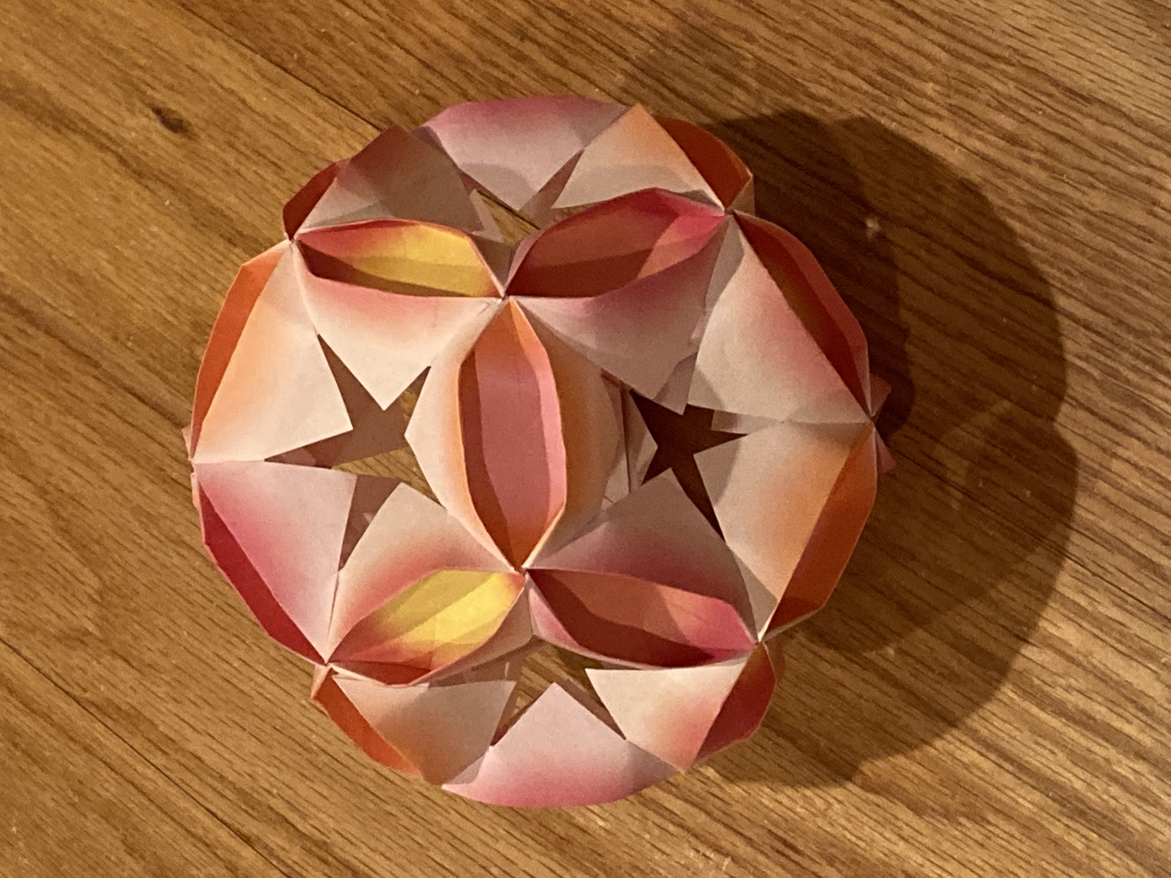 2022/05/29(Sun) 13:53「Star Orb」Janet Yelle
（創作者 Author：Miyuki Kawamura ,　製作者 Folder：Janet Yelle,　出典 Source：Origami Tanteidan 19th Convention Book ）
 Made from thirty squares of Harmony paper