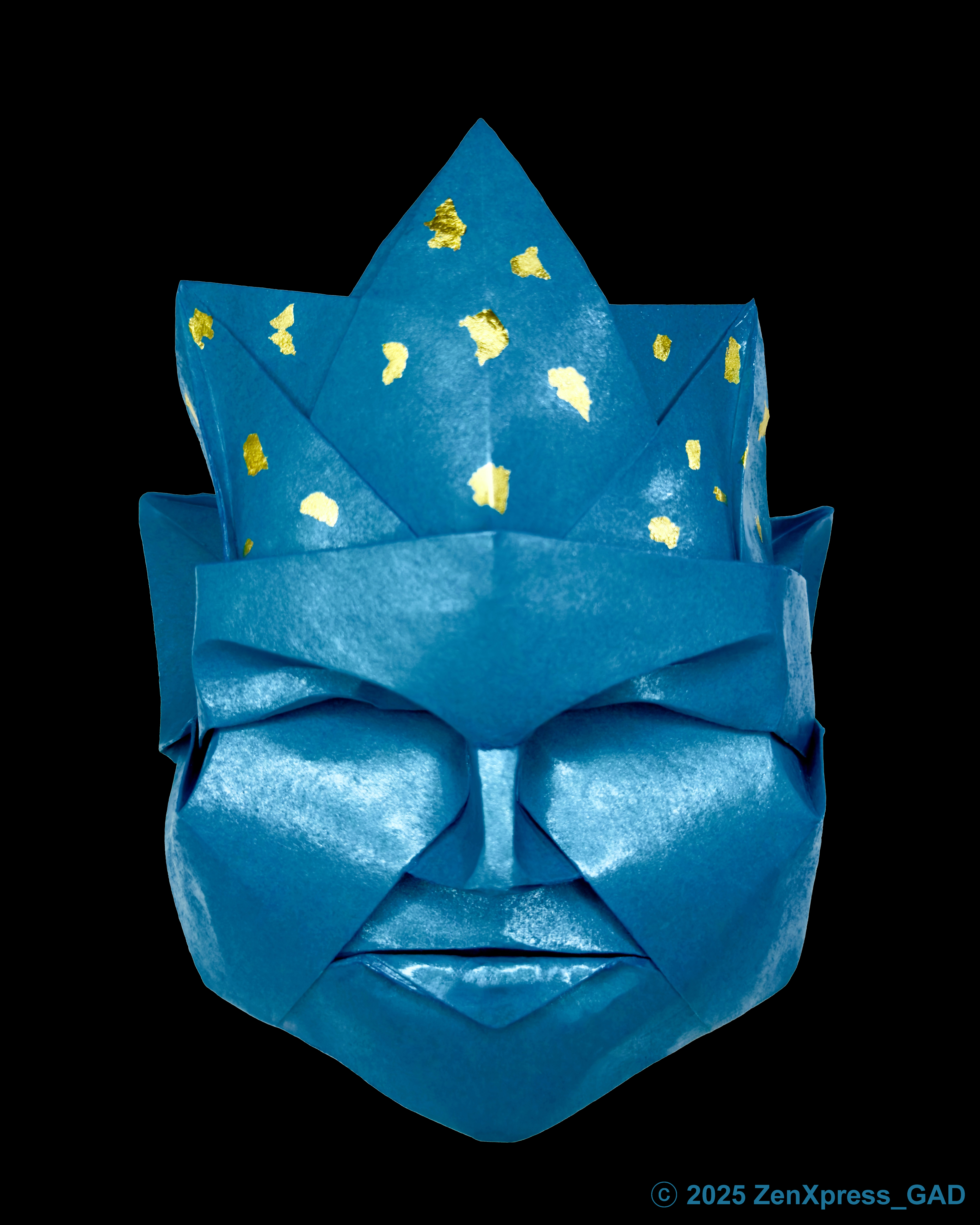 2025/08/15(Fri) 10:22「Azure Sovereign 」Guillermo Arango Duque
（創作者 Author：Fynn Jackson,　製作者 Folder：Guillermo (@ZenXpress_GAD),　出典 Source：Maskfolding.com）
 Unveiling my take on Mask 06 by Fynn Jackson, the majestic 'Azure Sovereign’.