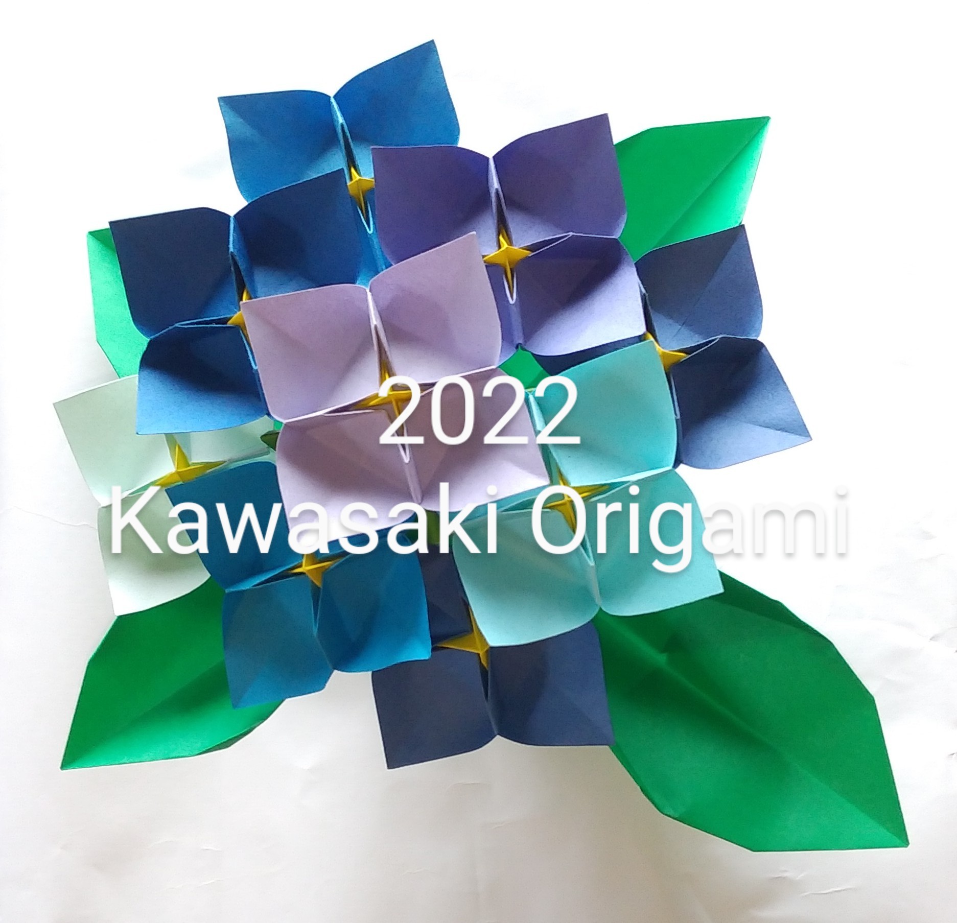 2022/06/15(Wed) 15:15「華やかな紫陽花」川崎敏和
（創作者 Author：川崎敏和,　製作者 Folder：川崎敏和,　出典 Source：2022折り紙キット）
 スッキリした折り紙らしい造形です。